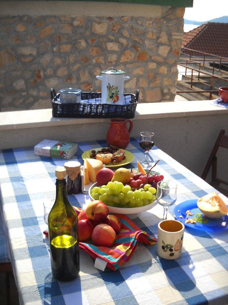 Comfortable apartment in Betina 52 m air conditioned — 4-Star Luxury Hotel in Tisno, Croatia