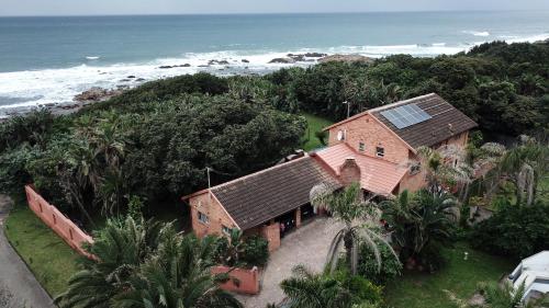 Shale Beach House: 3 Bedroom House With Private Beach Access. — 4-Star Luxury Hotel in Margate, South Africa