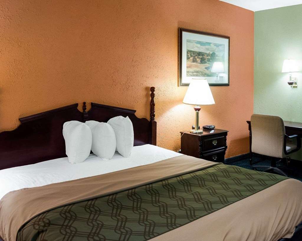 Econo Lodge Canton I 55 - photo 23