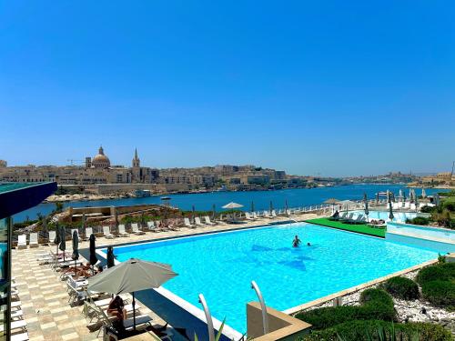 Apartment in Luxury Complex with Amazing Resident's Pool — 4-Star Luxury Hotel in Sliema, Malta