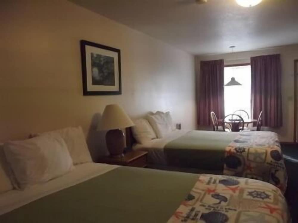 Hillcrest Inn - photo 11