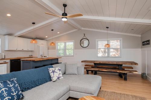 Sawyers Shore Shack by Oak Island Accommodations - photo 4