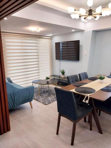 1BEDROOM Unit at Azure north With Netflix up to 6PAX — 4-Star Luxury Hotel in San Fernando, Philippines