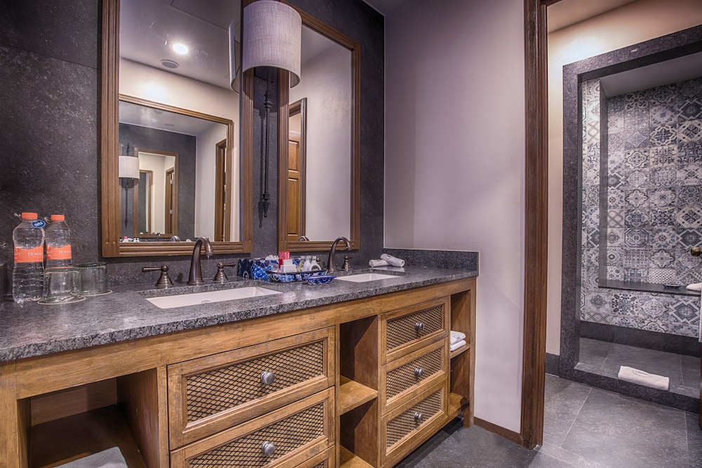 Bathroom sink