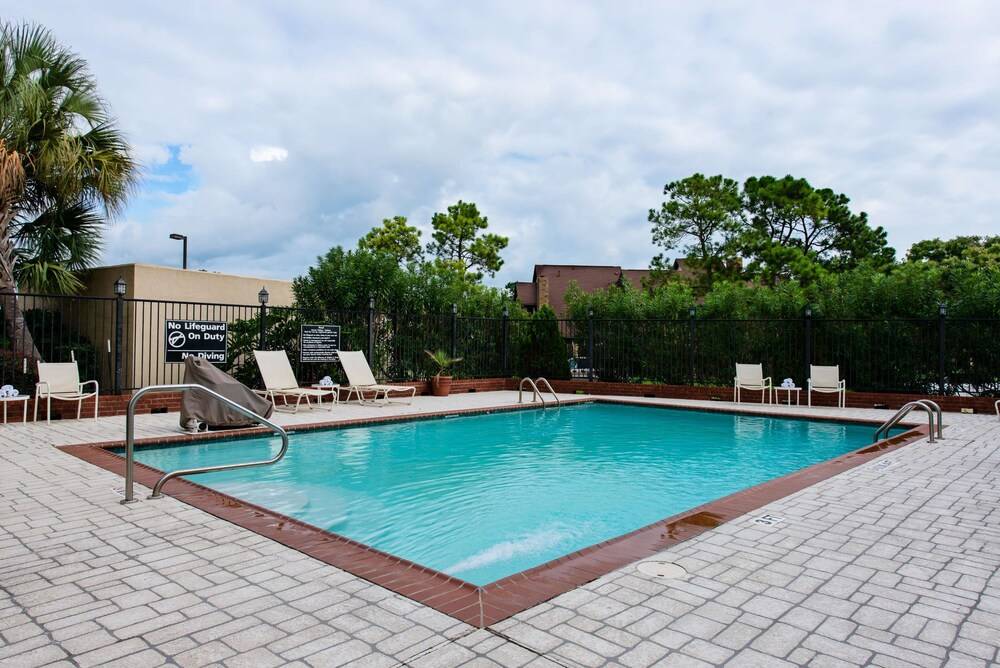 Hampton Inn & Suites Port Arthur - photo 17