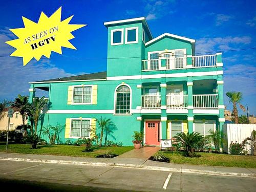 Palm Paradise Across from beach Private heated pool indoor slide — 4-Star Luxury Hotel in South Padre Island, United States