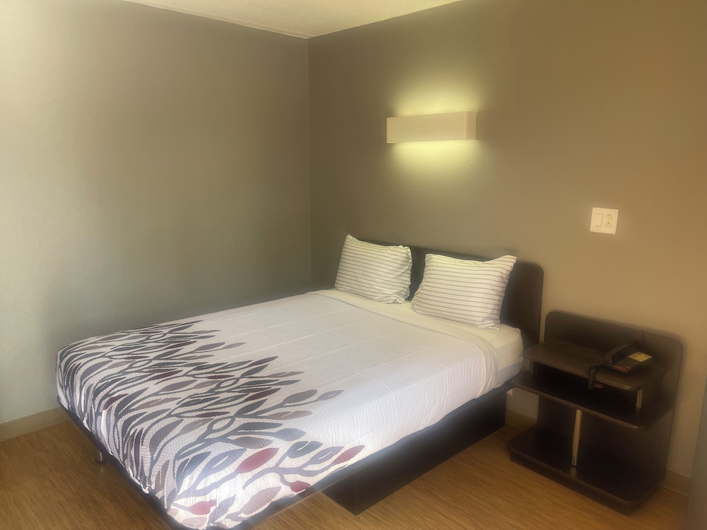 Motel 41 Evansville IN - photo 13