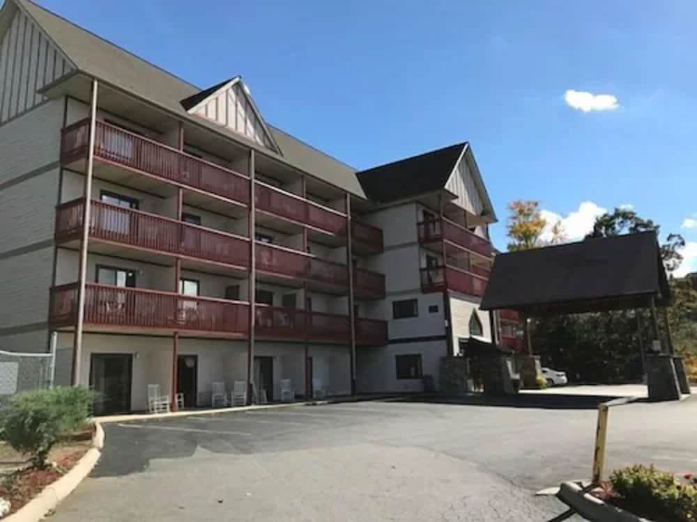 Days Inn by Wyndham Waynesville NC - photo 11