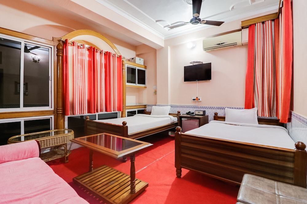 Spot On 45094 Hotel Madhu Complex in Jasidih, India