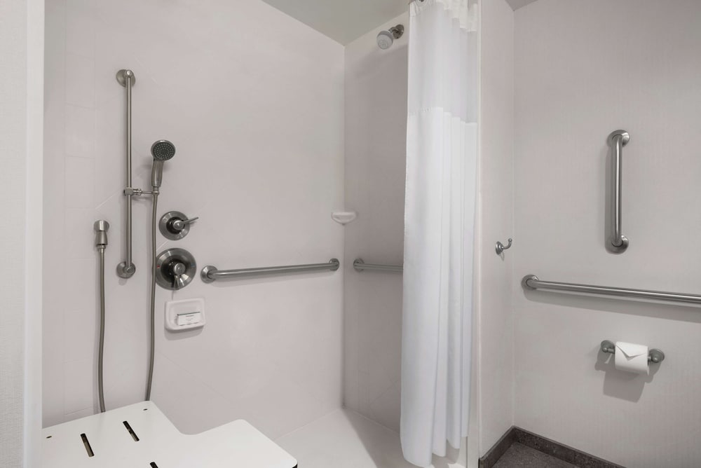 Hampton Inn & Suites Mishawaka South Bend at Heritage Square - photo 42