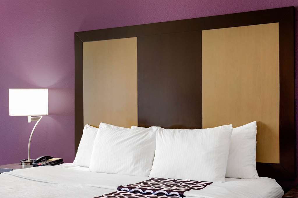 La Quinta Inn & Suites by Wyndham Mission at West McAllen - photo 22