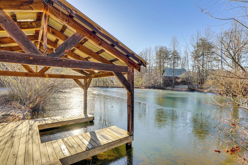 The Lazy Nutt Retreat 2 Br Cabin — 4-Star Luxury Hotel in Sevierville, United States