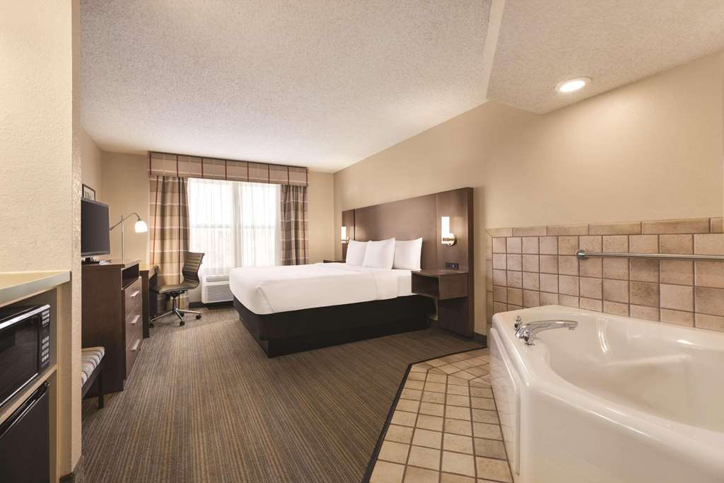 Country Inn & Suites by Radisson Forest Lake MN - photo 4