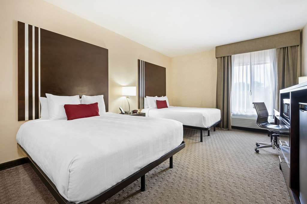 Best Western Plus Howe Inn - photo 15