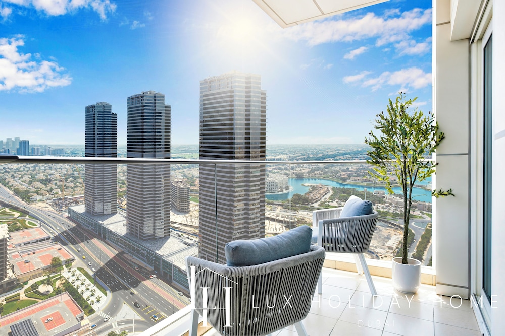 Lux The Bonnington Jlt Suite — 5-Star Luxury Hotel in Dubai, United Arab Emirates