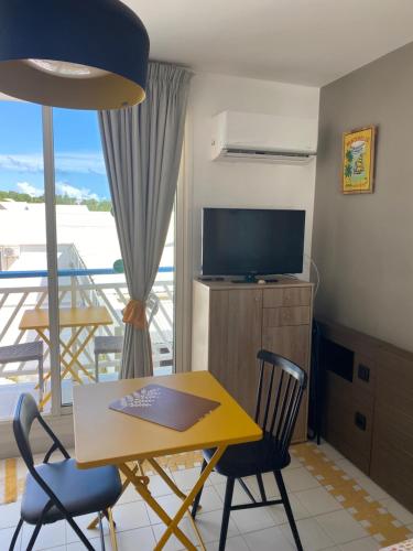 Studio Iguanao Maganao Les pieds dans l eau — 4-Star Luxury Hotel in Saint-Francois, Guadeloupe