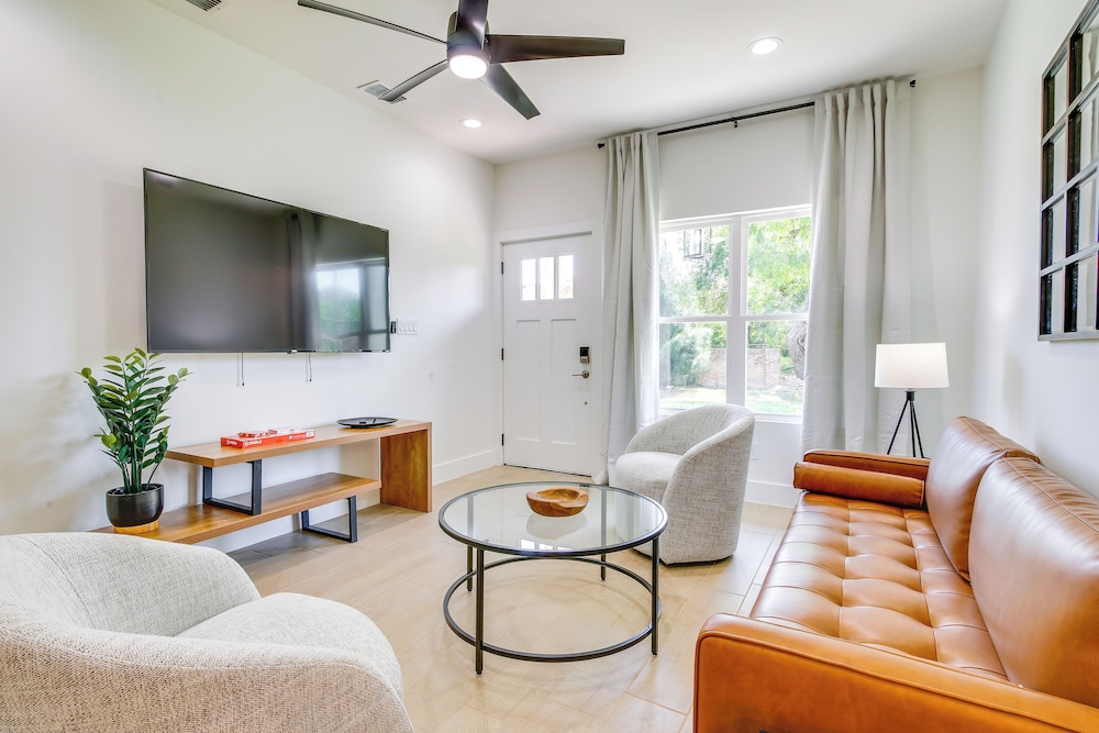 Stylish Brownsville Stay Coastal Day Trips — Brownsville