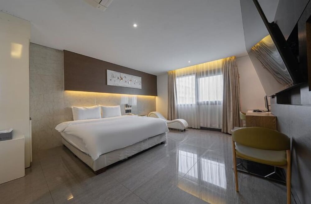 Guwol Hotel in Incheon, South Korea