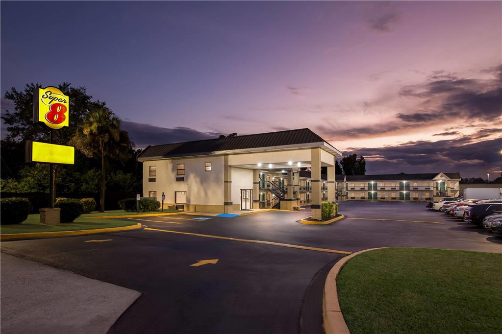 Super 8 by Wyndham Columbia - featured photo