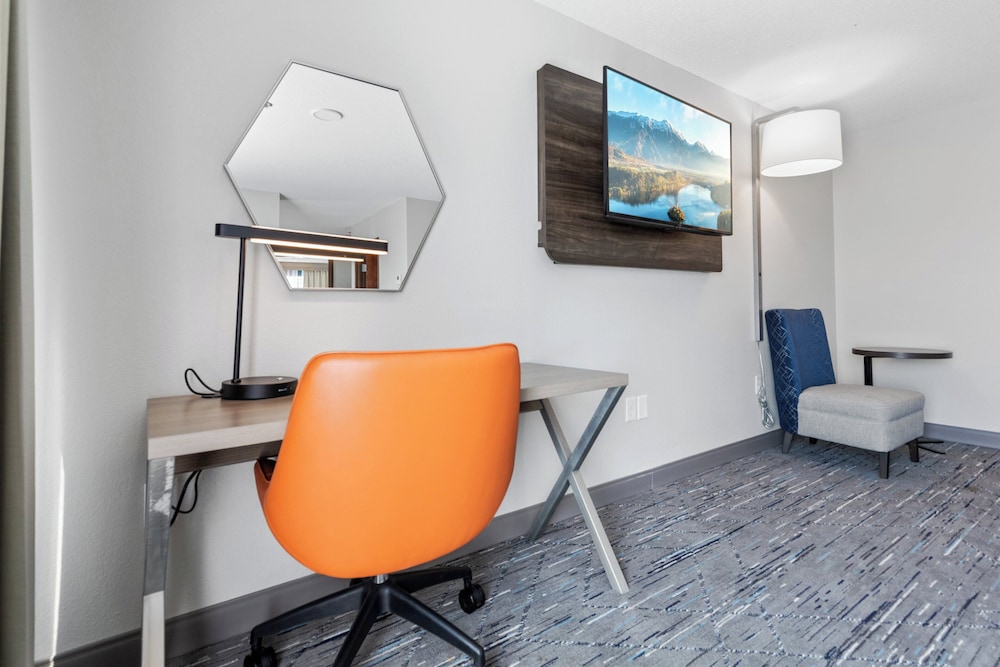 Holiday Inn Express & Suites Starkville by IHG - photo 20