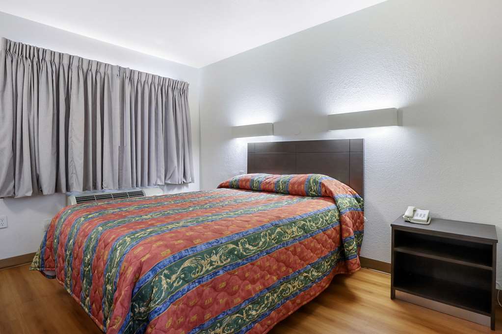Rodeway Inn Winston Salem Route 52 - photo 23
