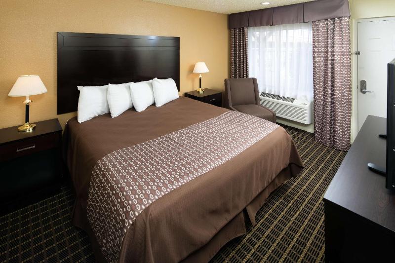GuestPlace Inn & Suites - photo 16