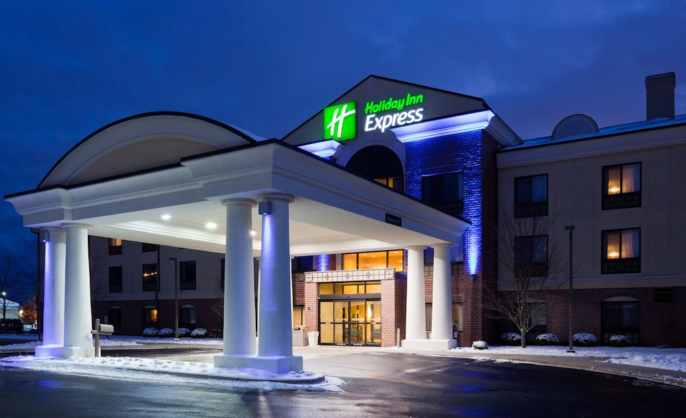 Holiday Inn Express Milwaukee North Brown Deer Mequon by IHG in Milwaukee, United States