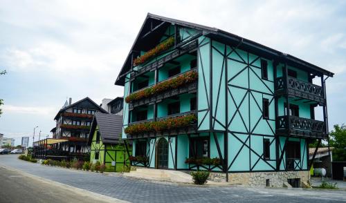 Vila Alsace Podu' cu Lanturi — 4-Star Luxury Hotel in Bacau, Romania
