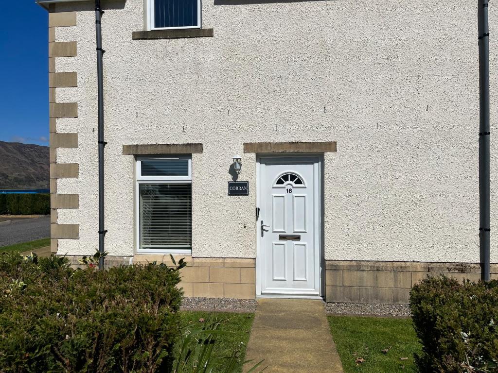 Corran Glenloch View Fort William 2 Bedroom Loch Side Flat — 4-Star Luxury Hotel in Fort William, United Kingdom