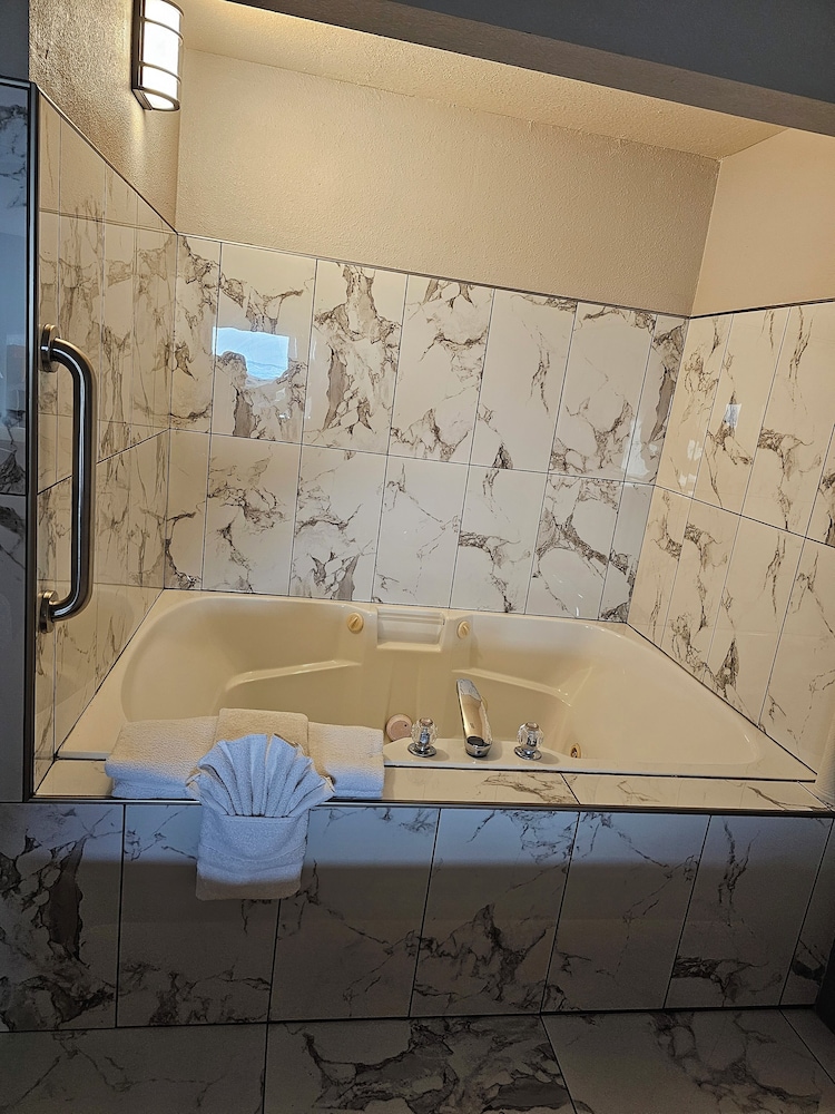 Lighthouse Suites Inn - photo 12