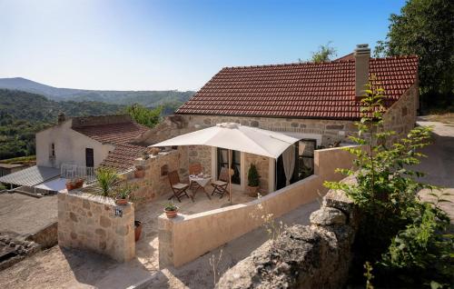 1 Bedroom Gorgeous Home In Vrisnik — 4-Star Luxury Hotel in Jelsa, Croatia
