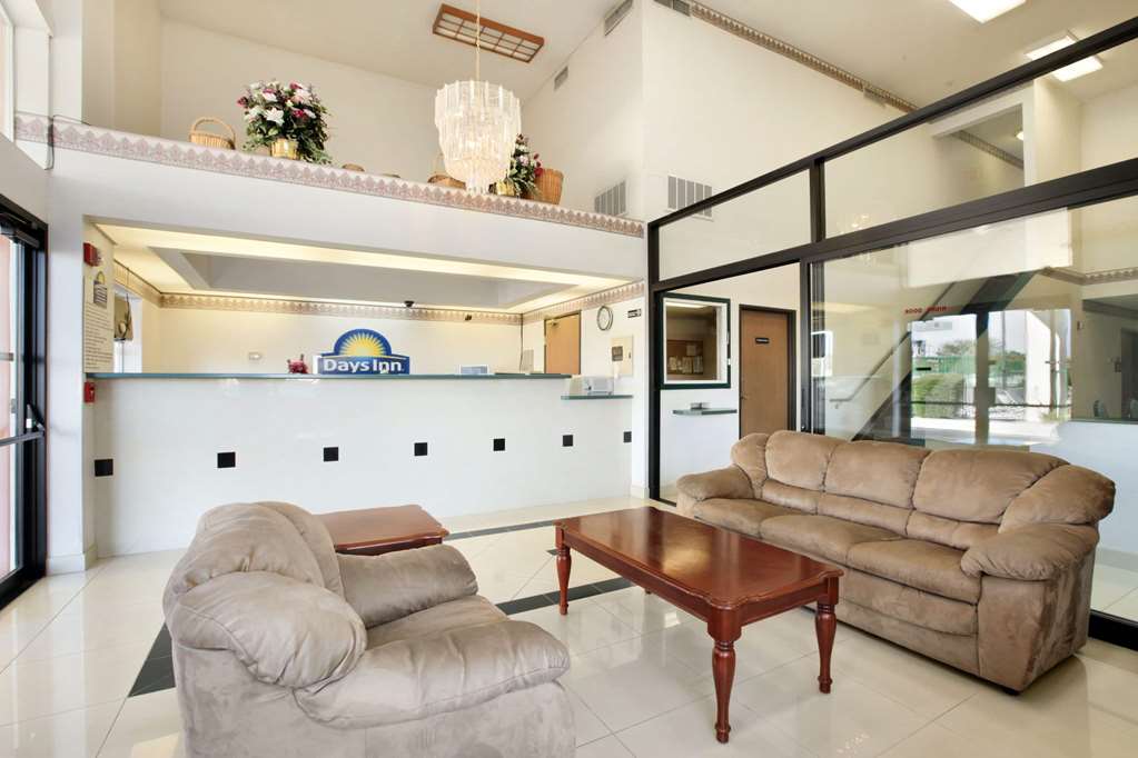 Days Inn by Wyndham Phoenix North - photo 6