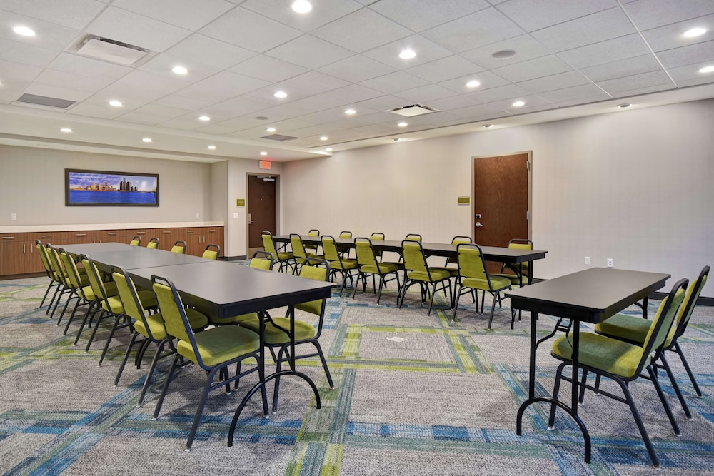 Home2 Suites by Hilton Taylor Detroit - photo 35