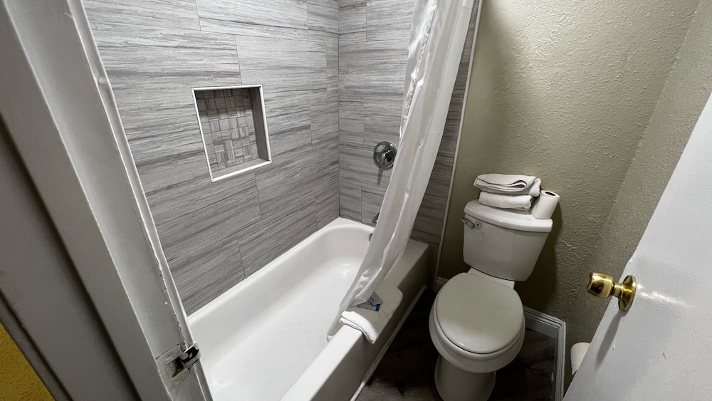 New American Inn and Suites - photo 11