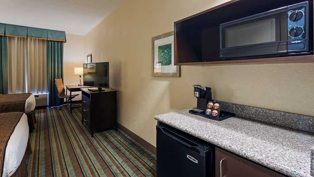 Best Western Plus Chain of Lakes Inn & Suites - photo 16