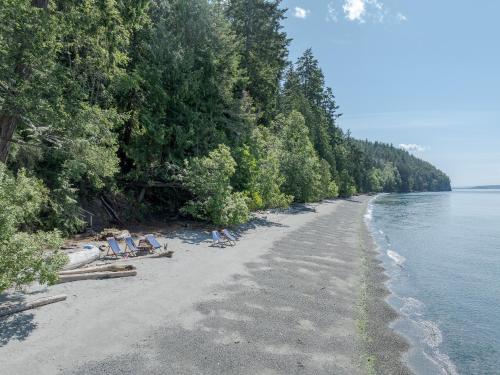 Sandy Beachfront Hot Tub Pet Friendly Kayaking — hotel near Orcas Island Airport