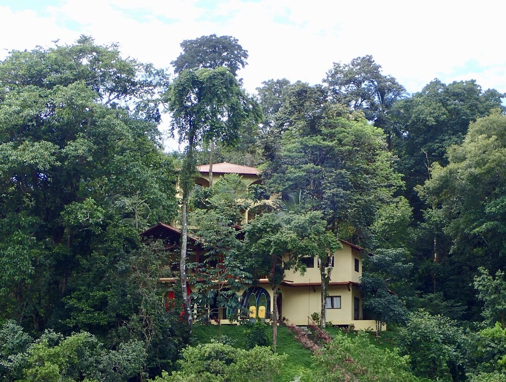 Morrillo Beach Eco Resort — hotel in Tebario