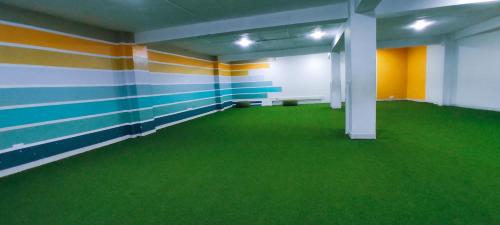 305 Budget Studio SQ Gym Pool Office Lounge