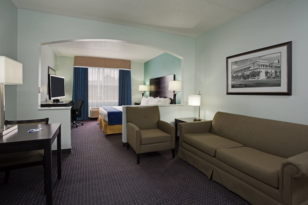 Holiday Inn Express Suites Plant City by IHG - photo 15