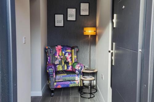 Modern 1 BR flat with Air Con — 4-Star Luxury Hotel in Borehamwood, United Kingdom