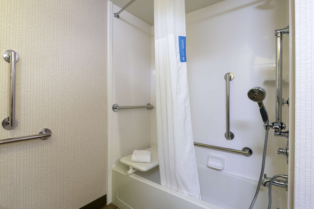 Hampton Inn & Suites Fort Myers Colonial Blvd - photo 28