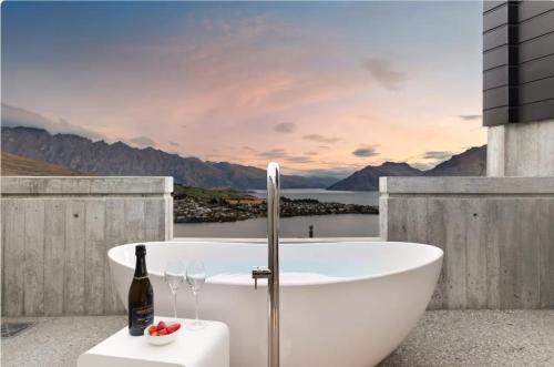 No.8 Queenstown — 4-Star Luxury Hotel in Queenstown, New Zealand