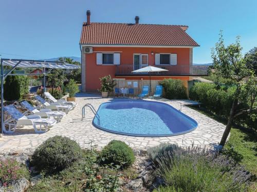 Family friendly apartments with swimming pool Vojnic Sinjski Zagora 22835 — 4-Star Luxury Hotel in Trilj, Croatia