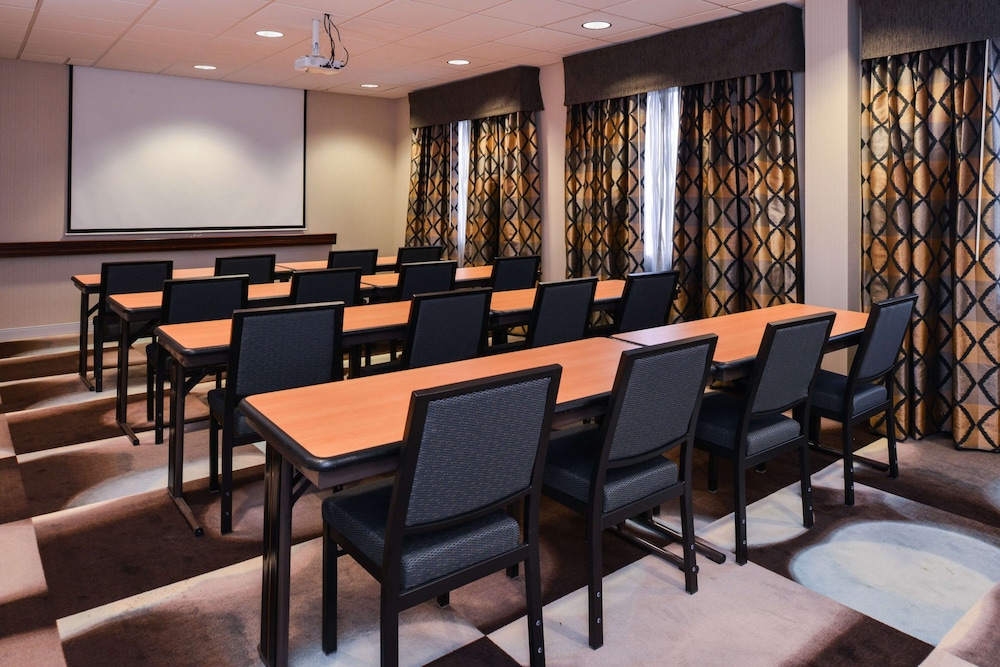 Hampton Inn & Suites Denver Speer Boulevard - photo 41