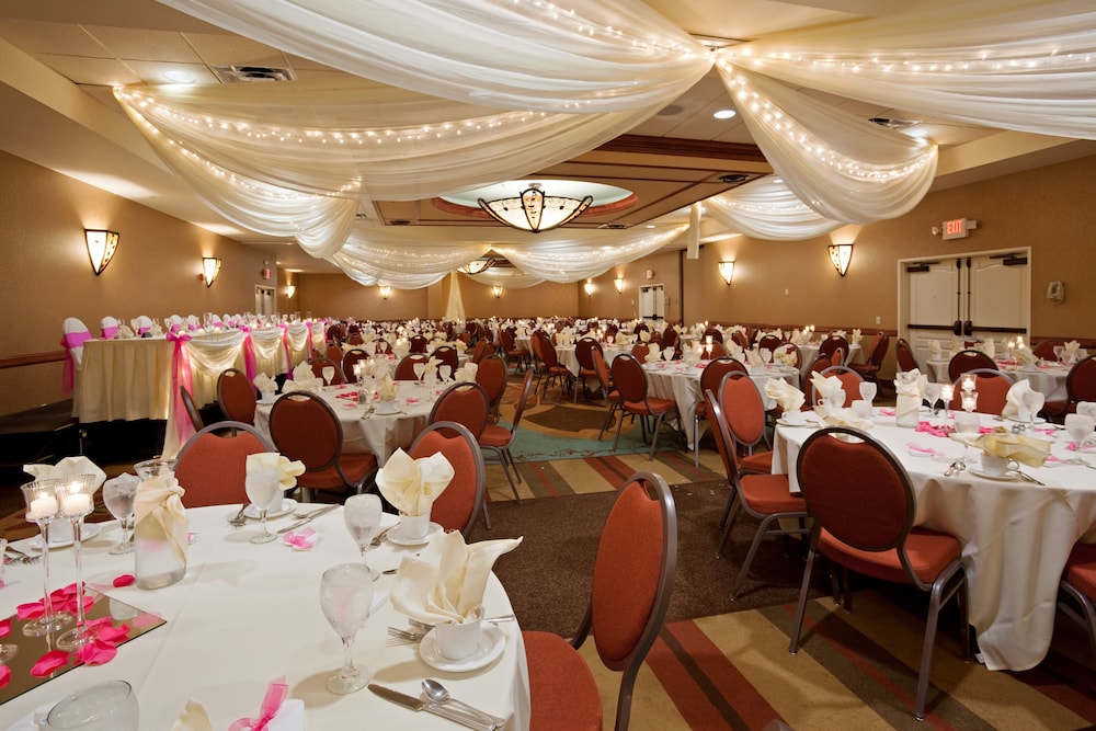 Holiday Inn Hotel & Suites Minneapolis Lakeville by IHG - photo 38