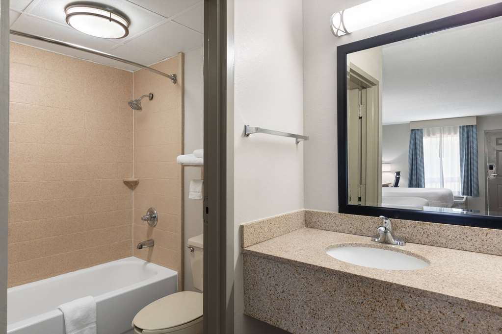 Days Inn by Wyndham Clarksville North - photo 14