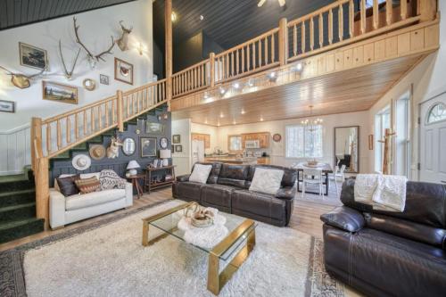 Bills Island Hideaway — 4-Star Luxury Hotel in Island Park, United States
