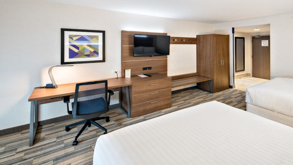 Holiday Inn Express Hotel & Suites Mount Pleasant by IHG - photo 16