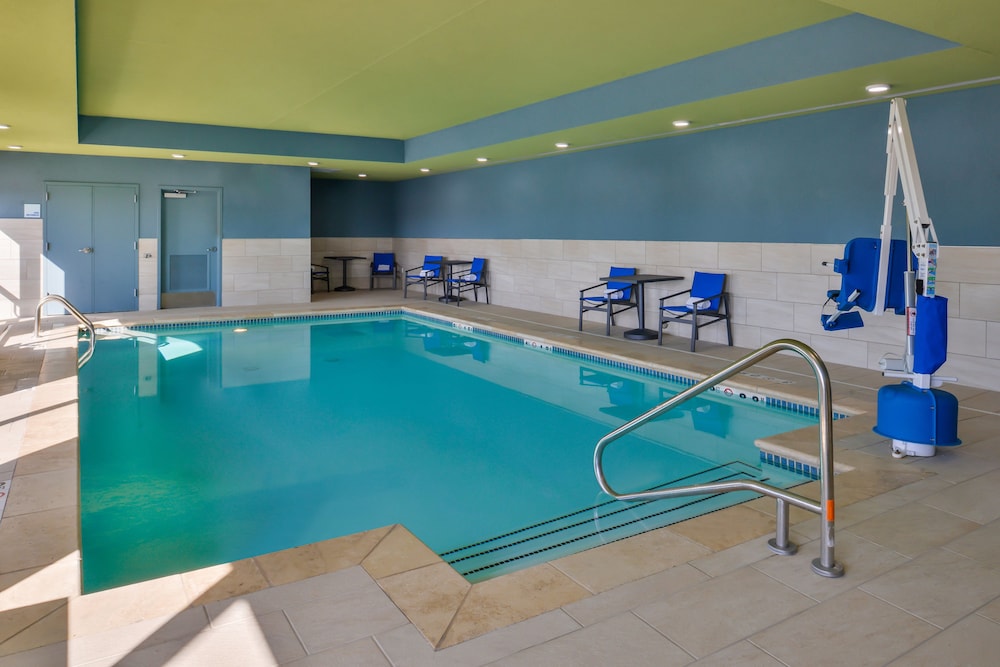 Holiday Inn Express & Suites Kansas City Lee's Summit by IHG - photo 20