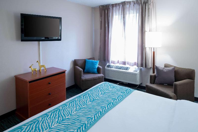 The Inn & Suites Omaha Near Zoo - photo 15